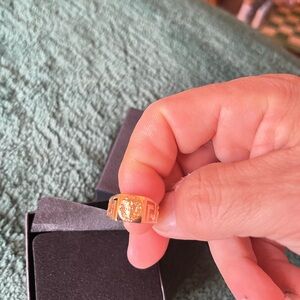 Women’s size 7 Versace Gold Plated Ring beautiful Made in Italy 🇮🇹🇮🇹🇮🇹